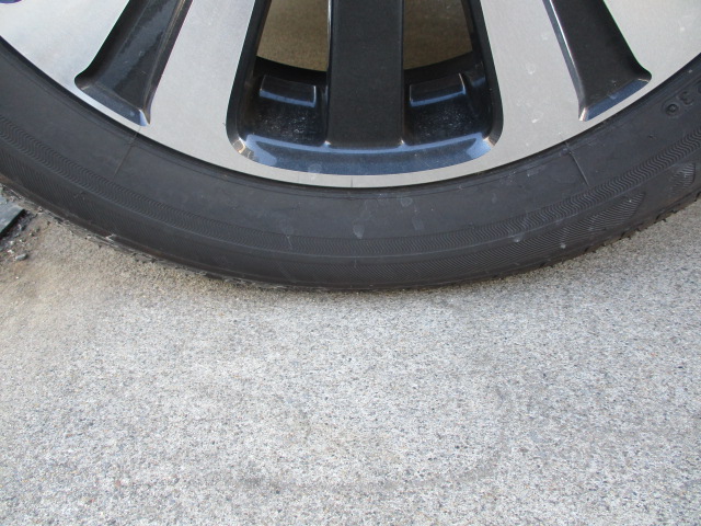 タイヤと地面の隣接部のたわみの画像