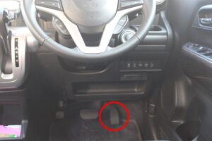 運転席側アクセルべダルの位置を占めウ画像