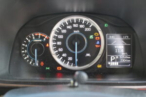 自動車のフロントパネルのマークの点灯